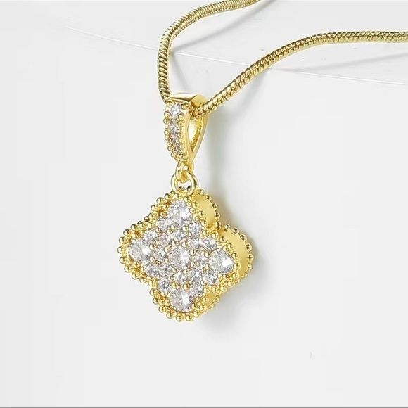 14K Gold Plated Crystal Flower Pendant Necklace - Picture 3 of 7
